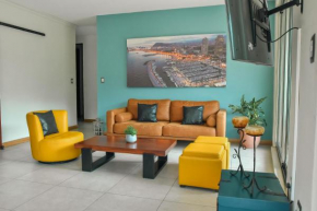Luxe, mountain view, upscale located apt at Escalón